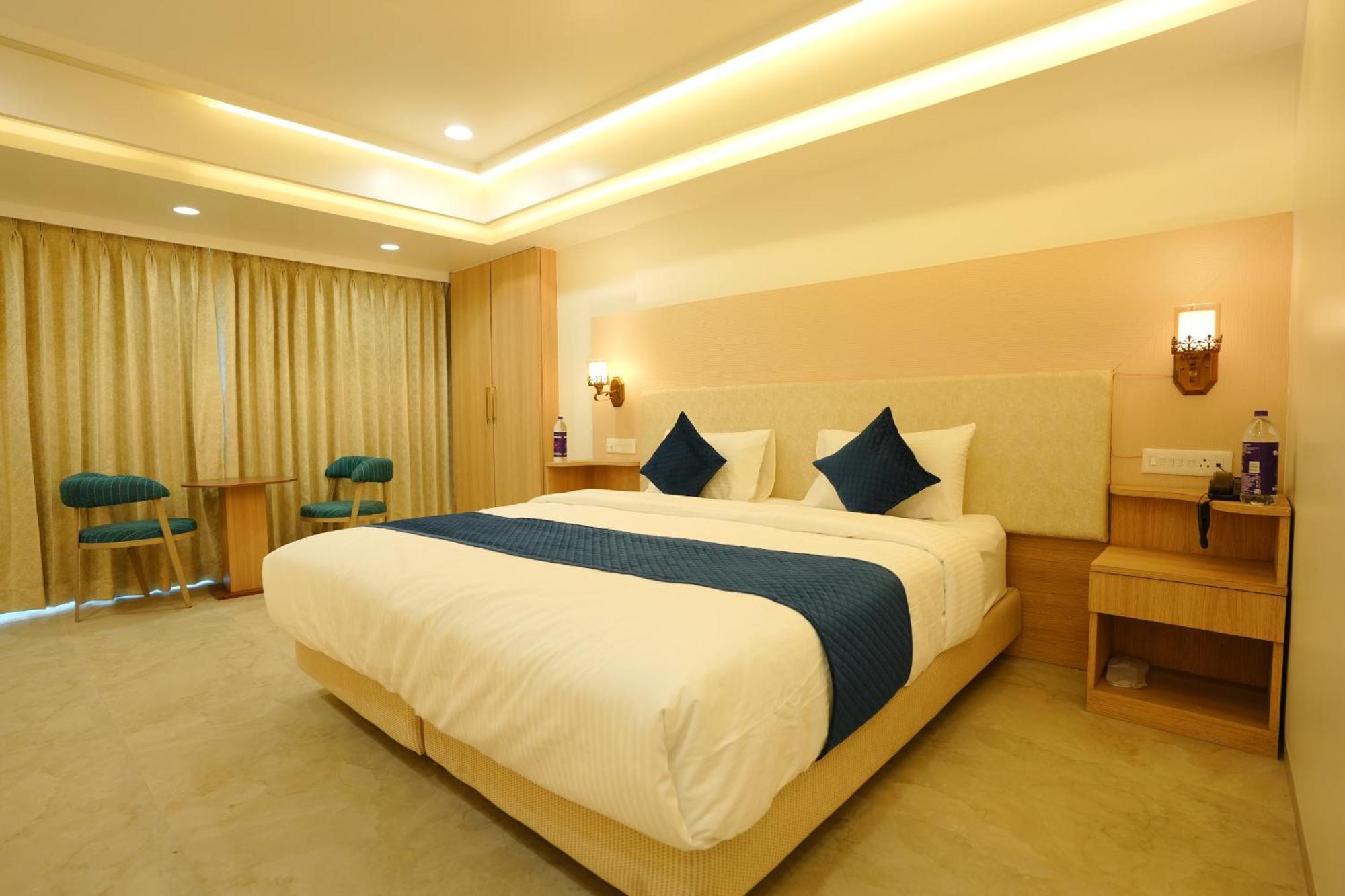 Hotel 6 Seasons, Koregoan Park, Pune Exterior foto