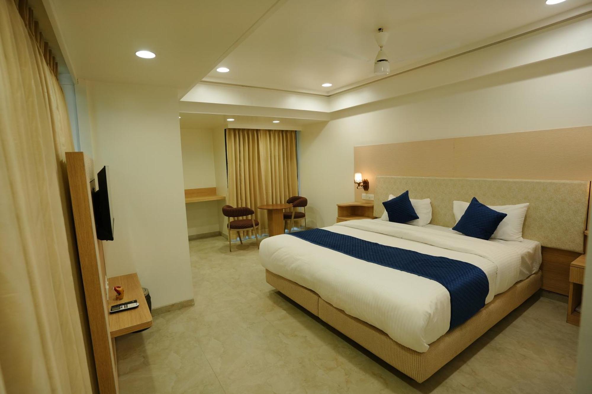 Hotel 6 Seasons, Koregoan Park, Pune Exterior foto