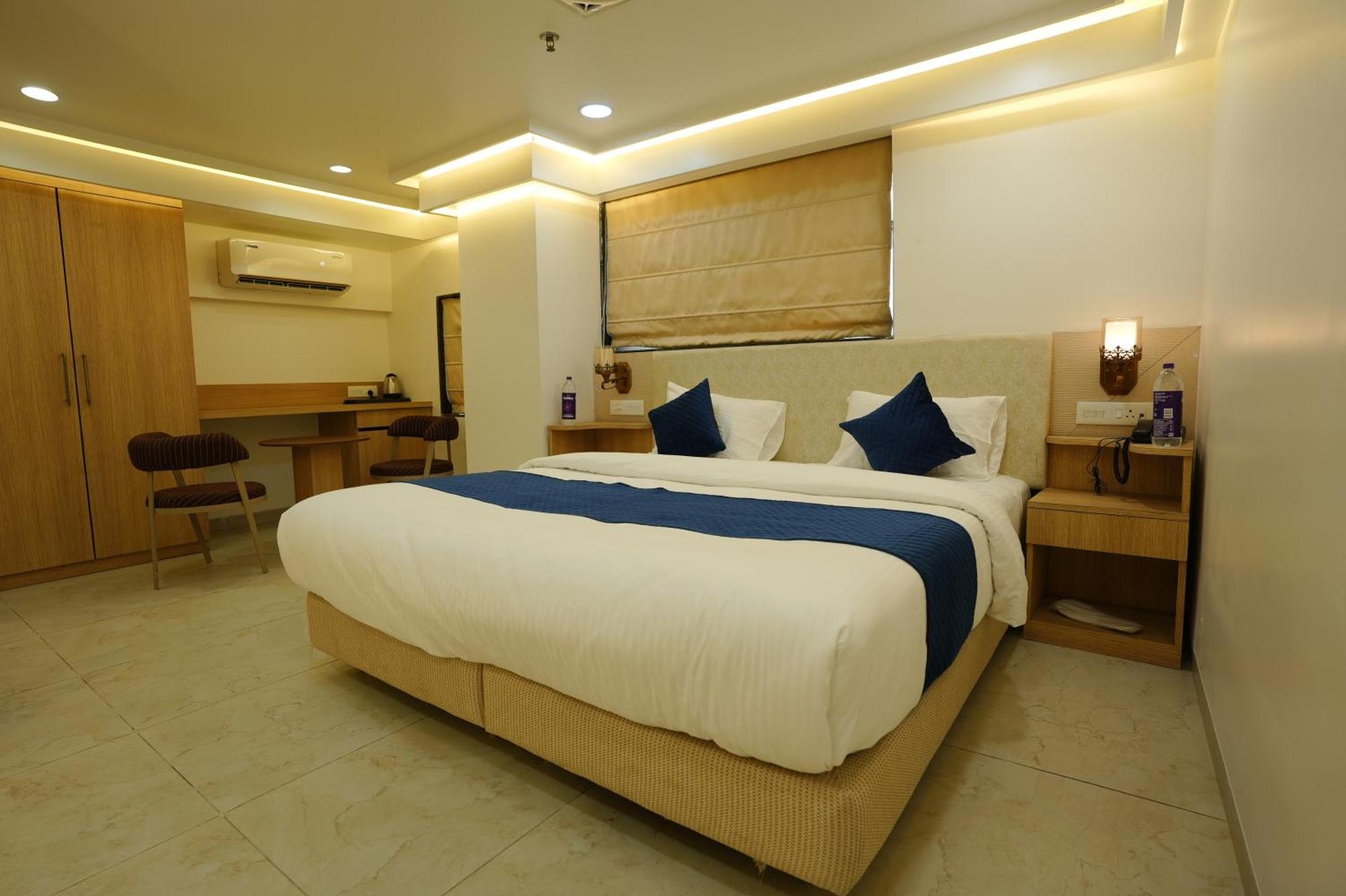 Hotel 6 Seasons, Koregoan Park, Pune Exterior foto